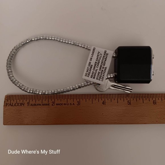 BASIC CABLE GUN LOCK - MEASURES ABOUT 6" WHEN LOCKED - CHILD SAFETY - CHROME NEW - Picture 2 of 2